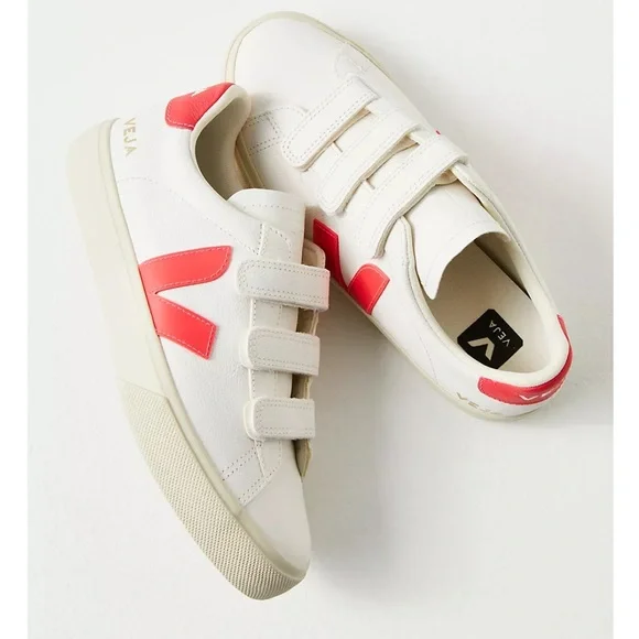 Veja Shoes Veja Recife Logo Leather Sneaker In Extra Whitepink